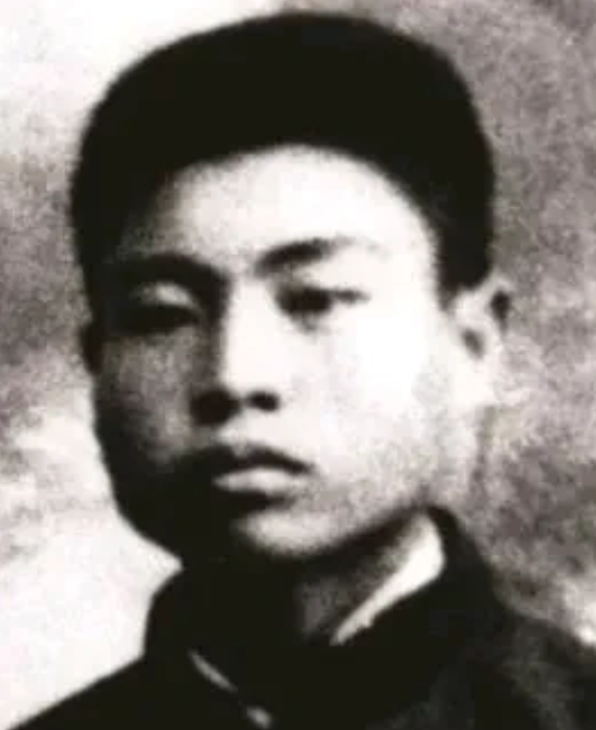 1938年，中共土默特旗工委书记贾力更，得知日军在大同设了一个军火库，他化装前往