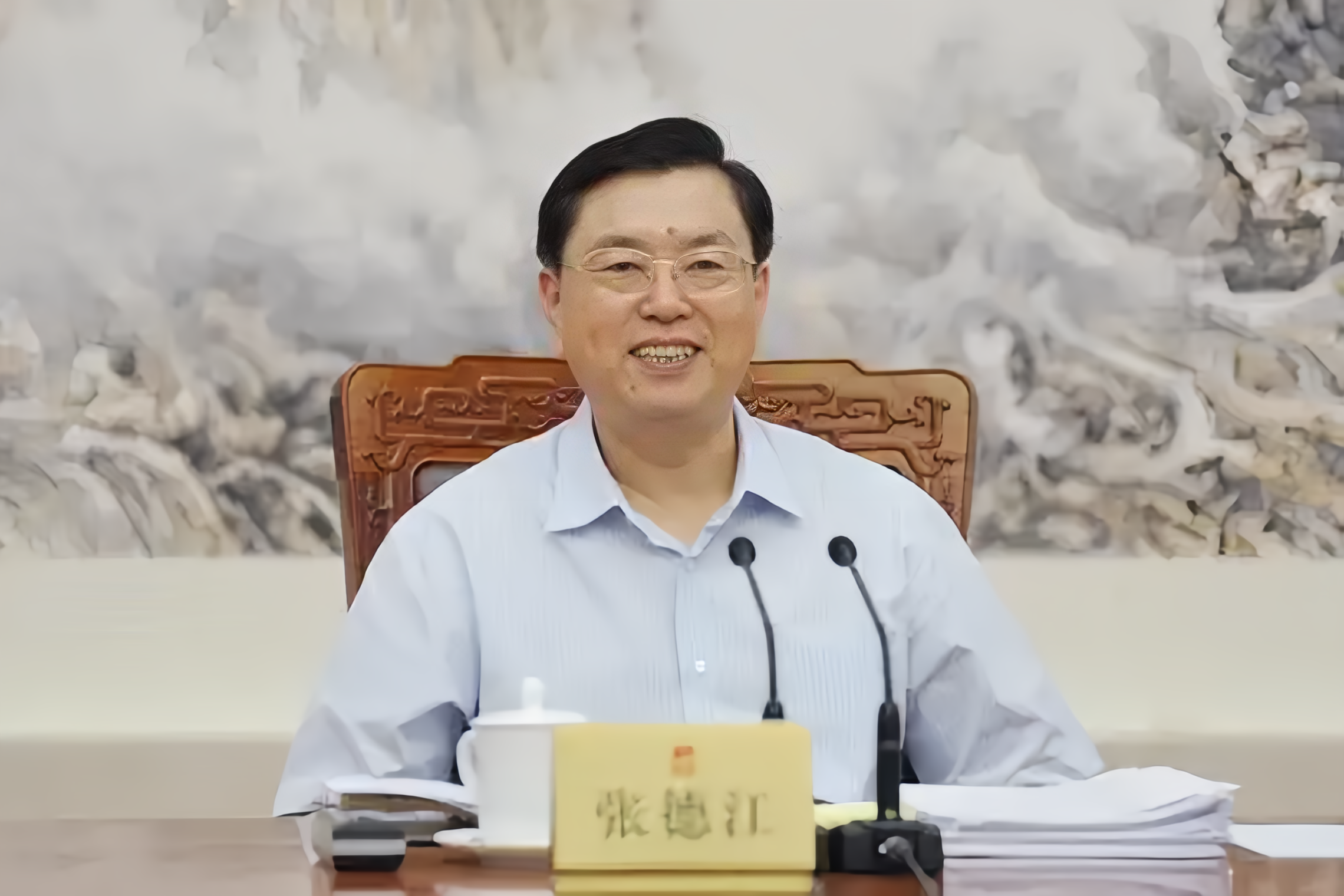 重庆市委书记的地位很高，一般都是政治局委员。地位最高的是谁呢？有一个人，他是以国