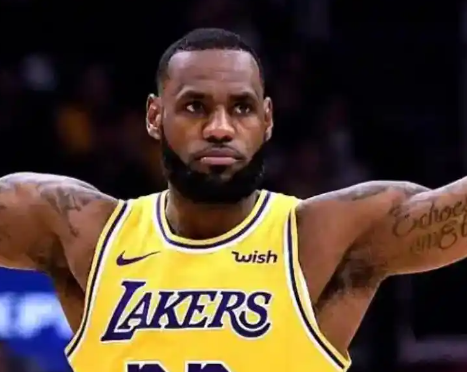 詹姆斯确实是为了球队，完全转型了
昨天看到詹姆斯战鹅鹕不出战，感慨良多，大概率不