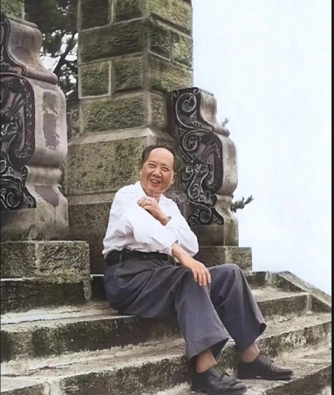 拾阶而坐，自然亲和，知道这是哪里吗？ ​​​
