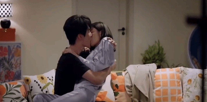 陈晓坚持离婚的原因，可能就是因为看了这段吻戏。陈妍希新剧和周柯宇吻得太激烈了点。