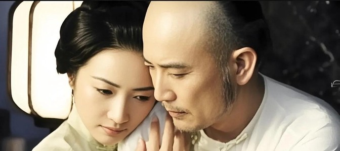 1881年，71岁左宗棠娶17岁章怡为妾。洞房花烛夜，章怡抹去眼角的泪说：老爷，