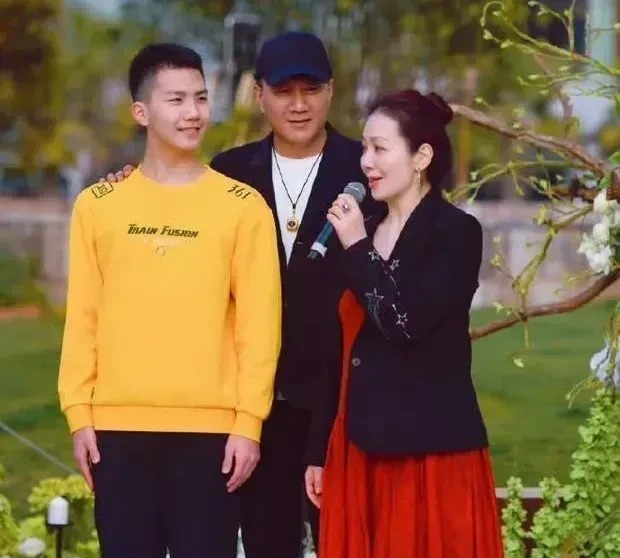 万万没有想到，他们居然是一家子，白瞎我看了十几年电视，现在才知道。