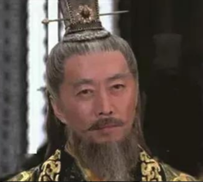 572年，60岁的宇文护，陪堂弟宇文邕入宫劝太后戒酒，突然宇文邕拿起玉板，对着宇