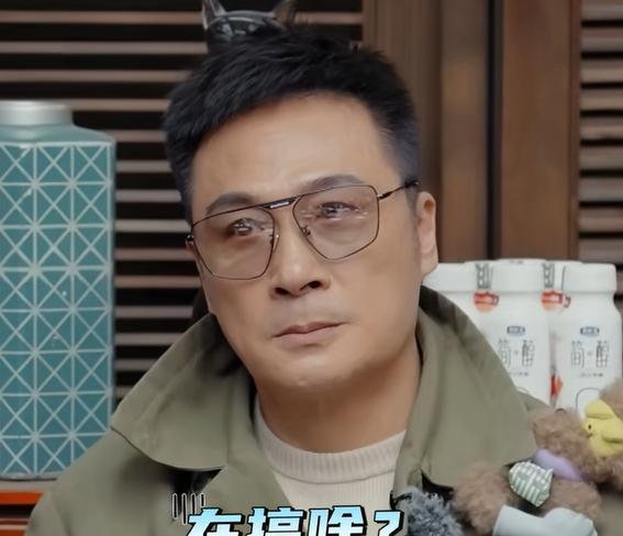 吴镇宇、郝蕾看许绍洋、刘雨欣等学员排演《边水往事》，虽然嘴上没有说“嫌弃”，但是