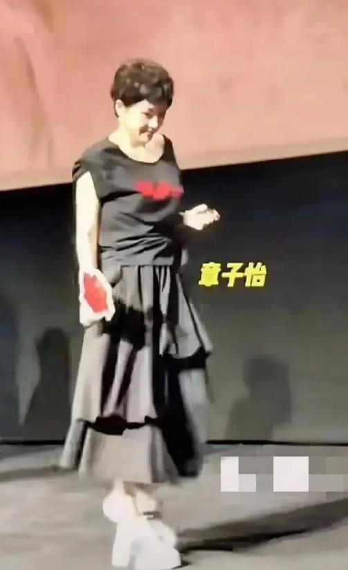 章子怡的生图真的太可怕了，这活生生的把自己弄成了大妈，路人甲么？

这身行说真的
