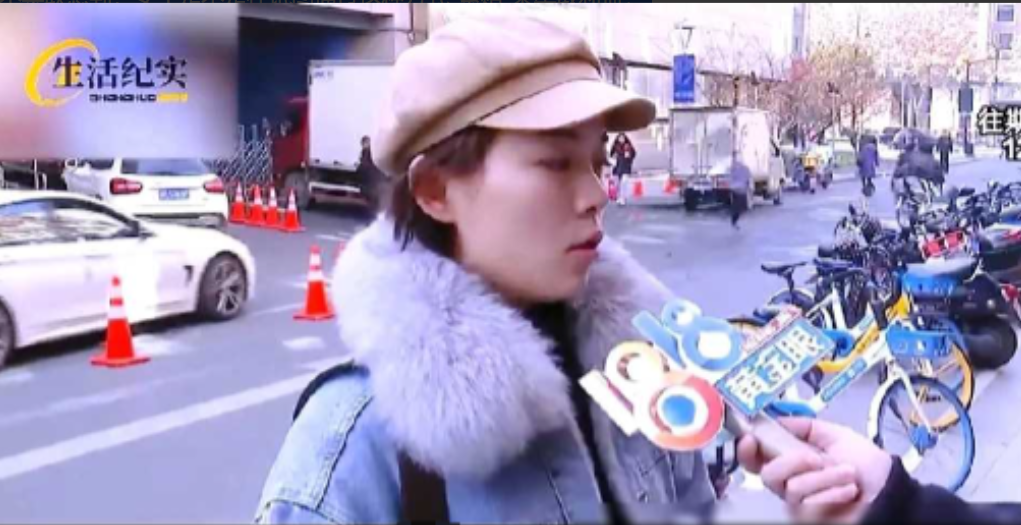 “白嫖上瘾了？”2021年，女子在外出吃饭时，特地掏出价值4000元的保温杯，让