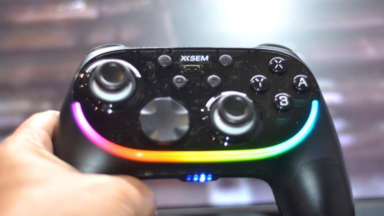 百元级西圣GC1游戏手柄，颜值高性能强专业级操控