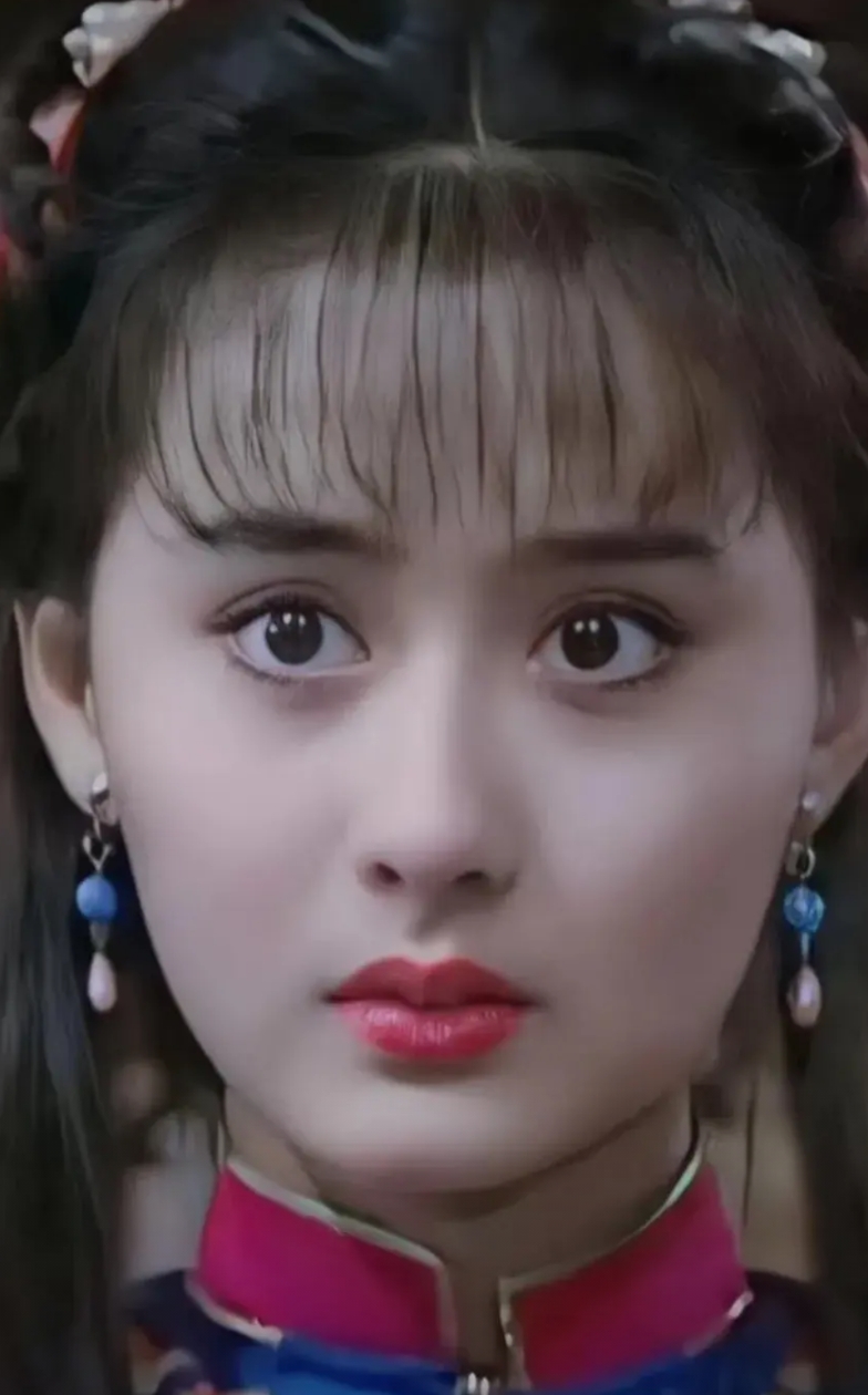 看完浪姐，我问闺蜜，为什么这么多人讨厌陈德容？

闺蜜说，她像不像你那笨手笨脚、