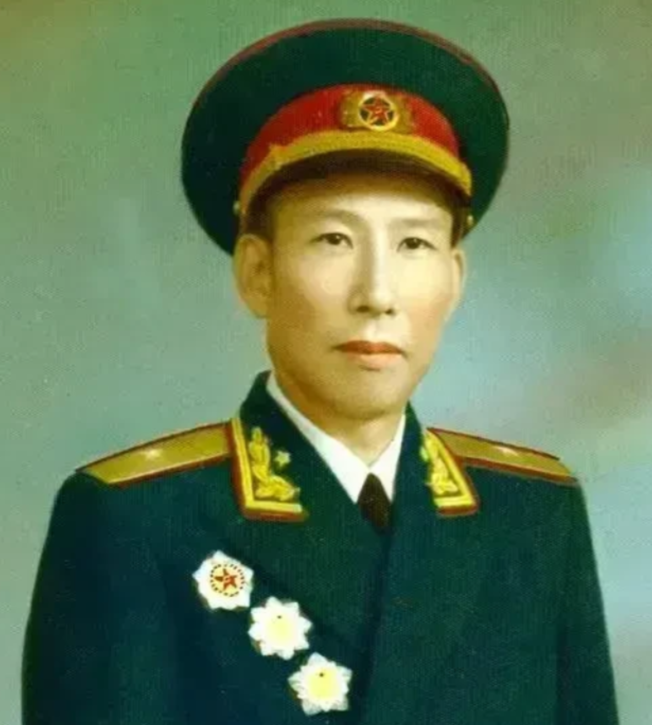 1943年，15名日军被堵在窑洞，拒不投降，哪知八路军区队长曾美不惯着他们，他说