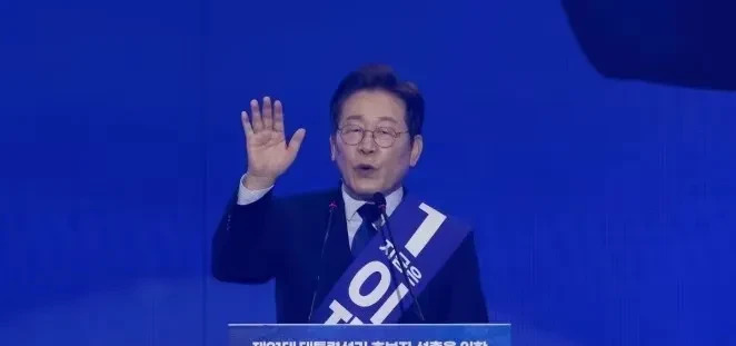 政治大变天，李在明要完蛋？











韩国政坛惊涛骇浪，前总统文在寅