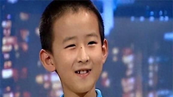 曾十岁上大学的神童，如今却成了在家直接躺平的无业游民
张炘炀的出租屋在老小区里，