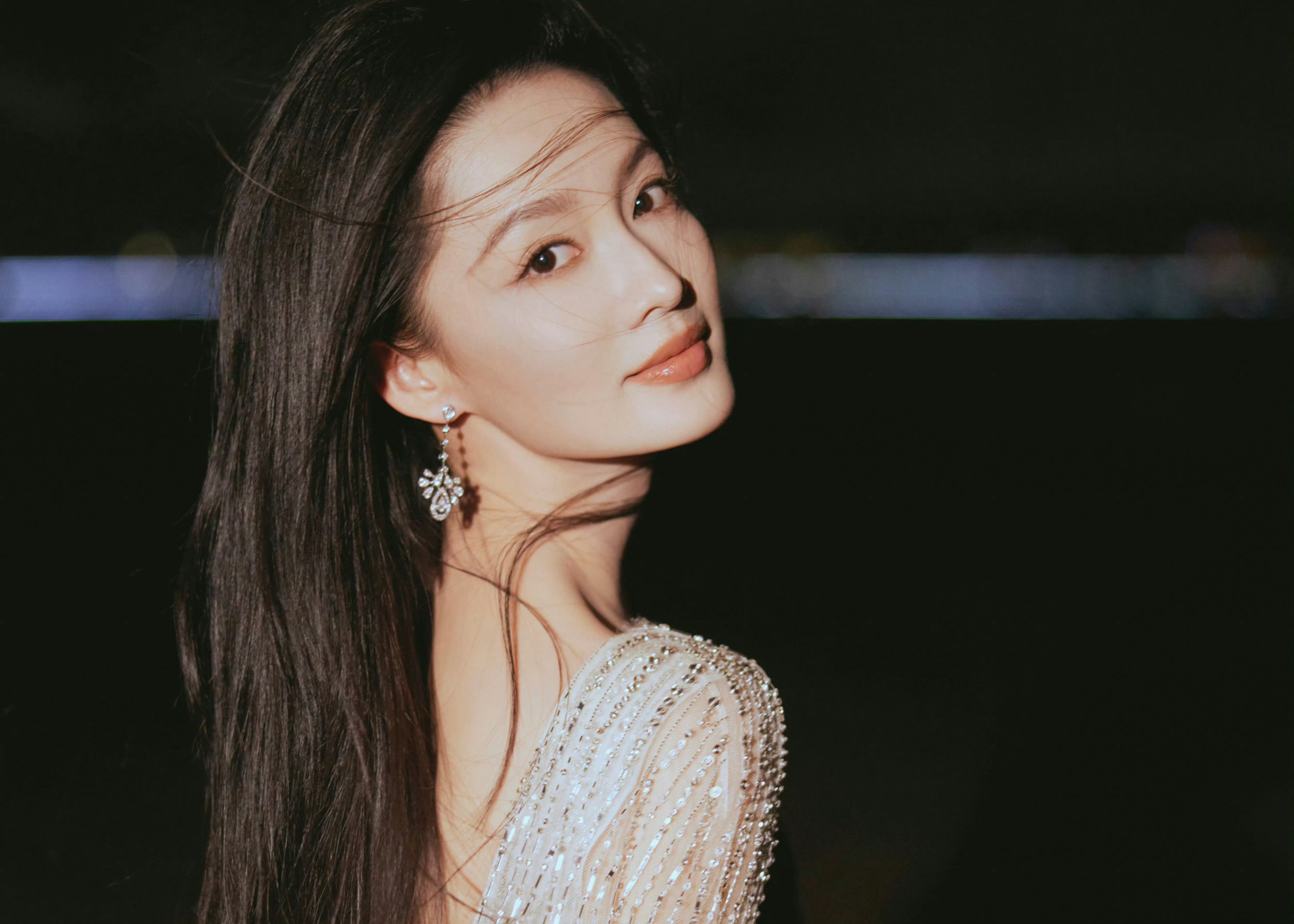 李沁 写真惊艳曝光！无滤镜直拍，女神完美到爆，粉丝直呼爱了！