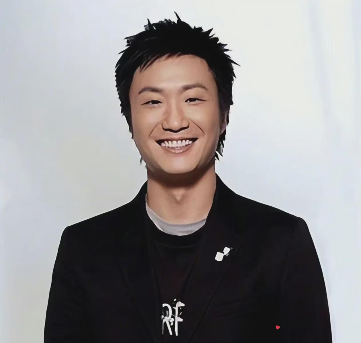 郑中基的3次感情

郑中基的情感历程颇为引人关注，他曾经历过三段重要的感情。
