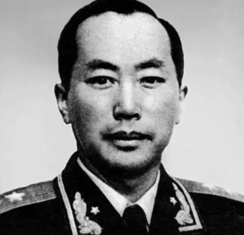 1948年，赵平夫妇去余姚采购粮食时，被特务逮捕。赵平宁死不招，但他妻子一害怕，