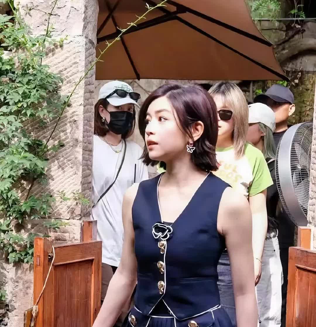 越来越看不懂陈妍希了
简直太迷了！

你说她不厉害吧
她在《藏海传》就出