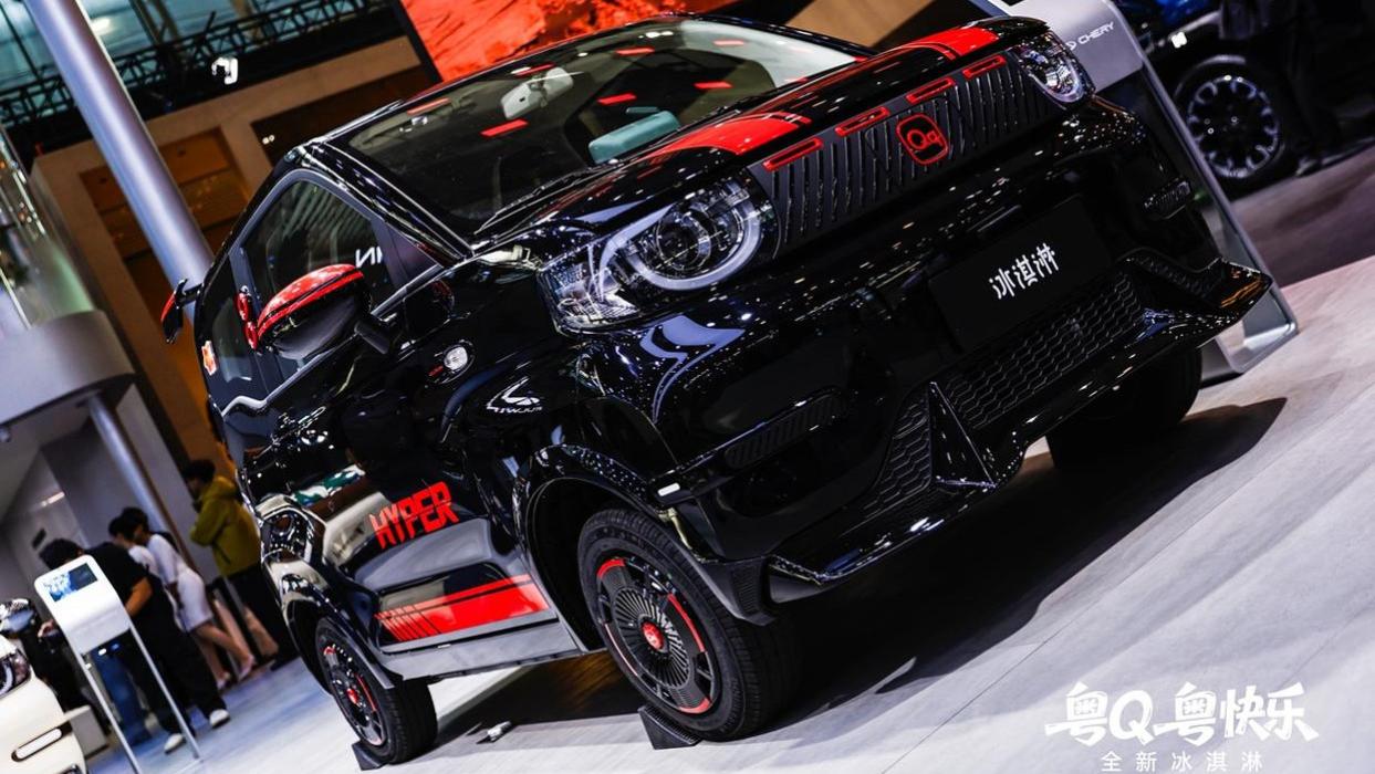 全新QQ3与全新冰淇淋亮相2025广州车展