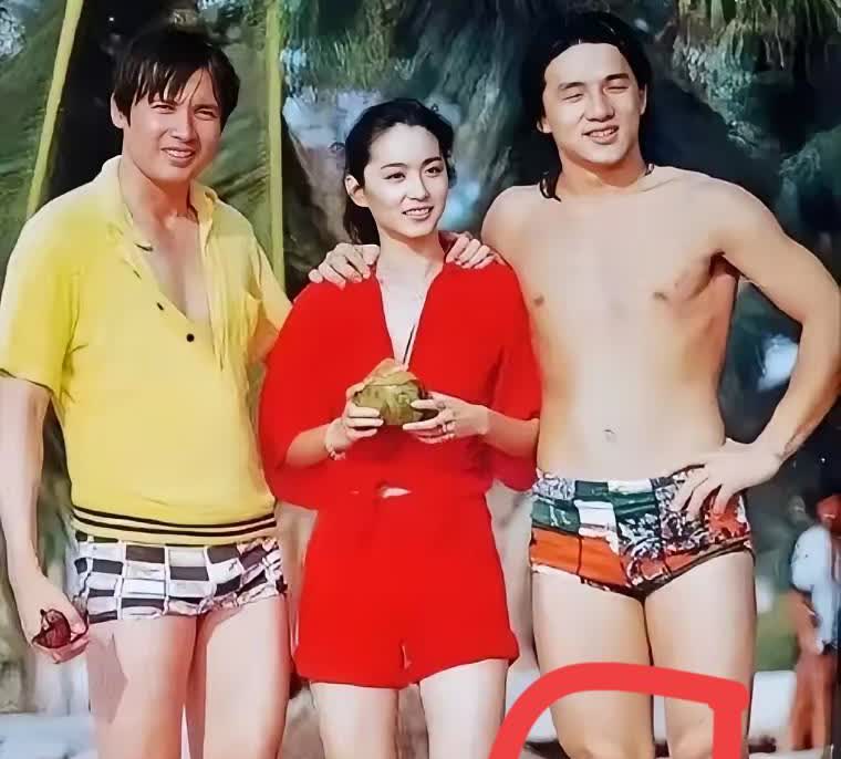 秦祥林与林青霞和成龙

年轻时的一张合影

成龙1.74怎么看着比秦祥林