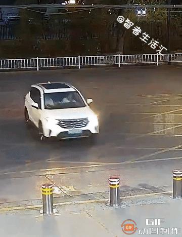 “15秒化解危机，好样的”！西宁，一男子嚼口香糖驾车，不料被口香糖黏在气道内，无