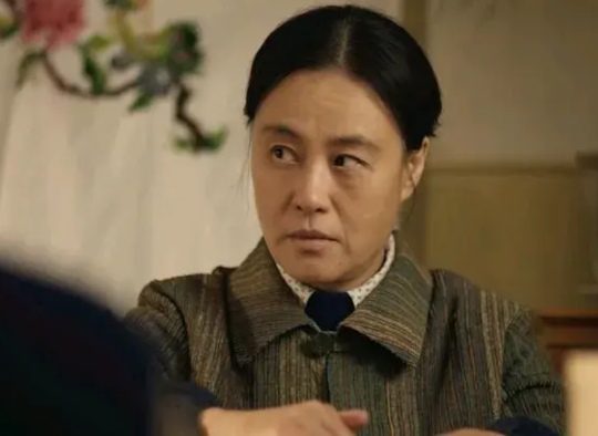《六姊妹》人物太假、人性太丑。
首先，人物刻化失了分寸，太假。
妈妈刘美心太假。