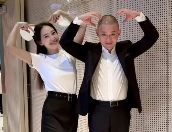 这就是聂远每个月给三百万的媳妇，都已经是两个孩子妈了还这么水灵，不去拍戏可惜了啊