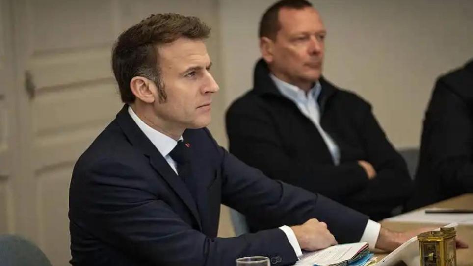 马克龙果然想当拿破仑，选择与普京硬刚，梅德韦杰夫破口大骂