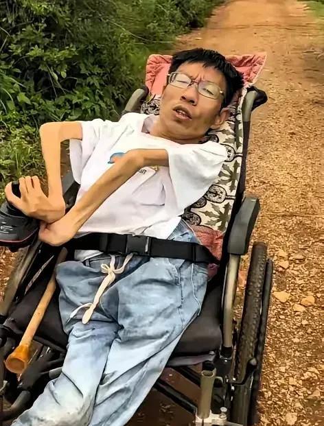 有的时候，真的不生就是善良。
发现很多成功人士，莫名其妙选择丁克。很多残障人士，
