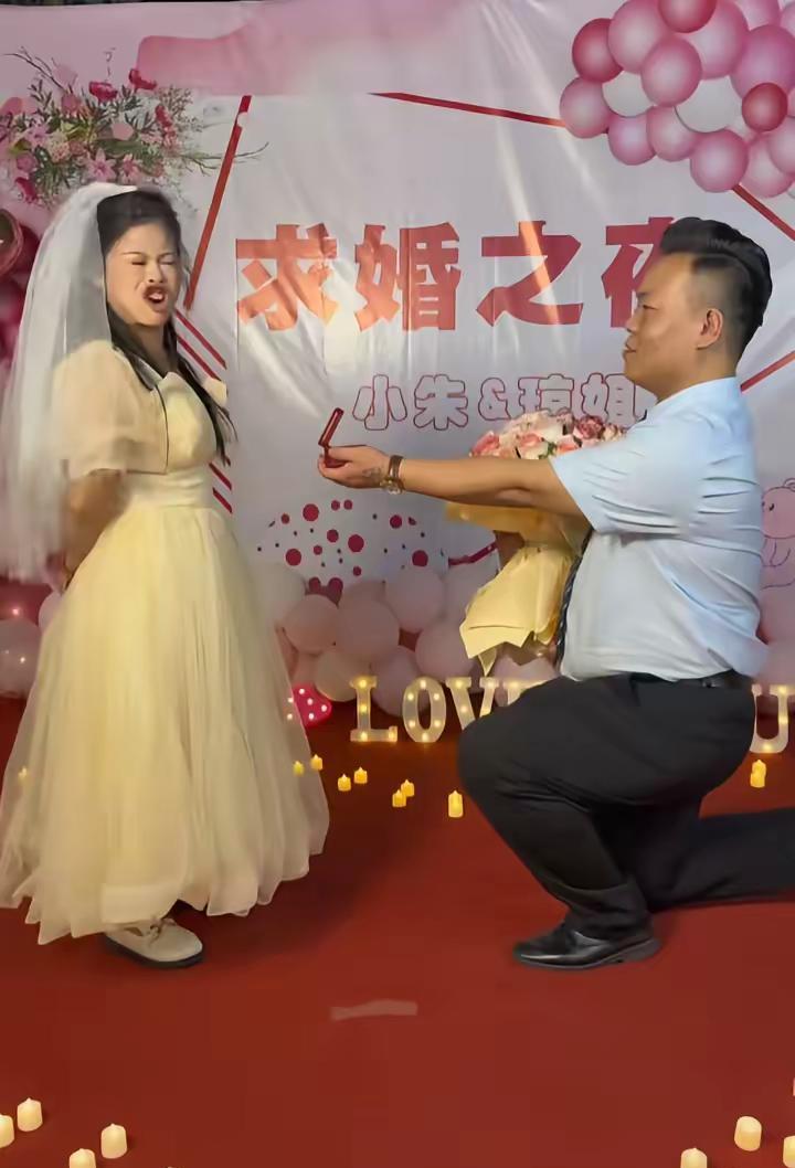 这么帅的小伙子，女孩子还不愿意吗？