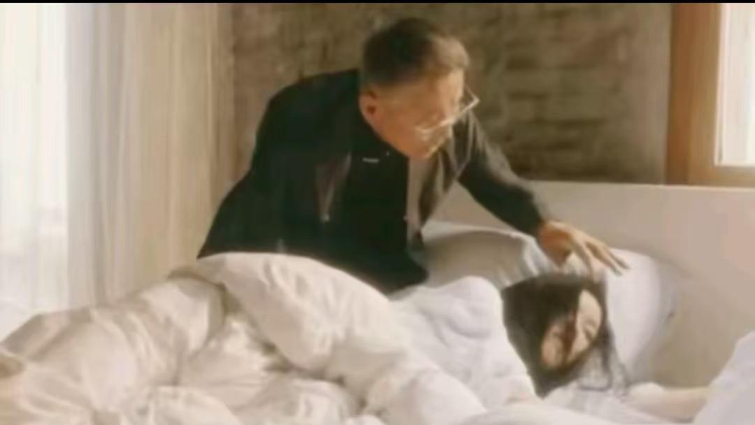 叶谨言对朱锁锁，到底是爱情还是一个父亲对失去女儿的眷恋