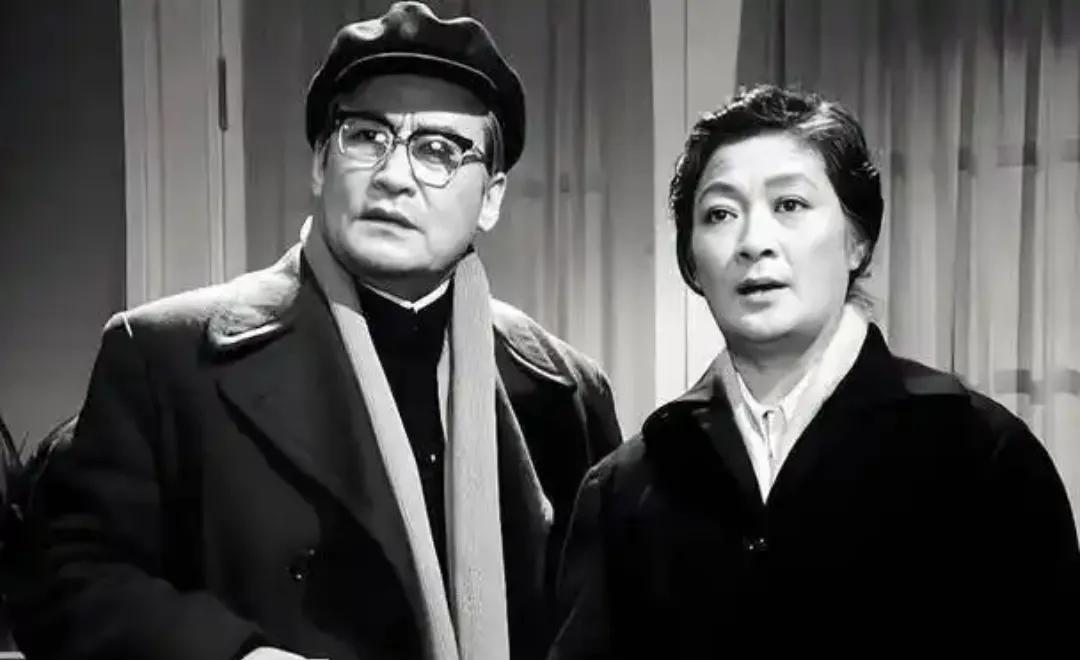 现在才发现这部电影的看点：项堃演“徐以祥（老艺术家）”，妻子阮斐演徐夫人“章国英