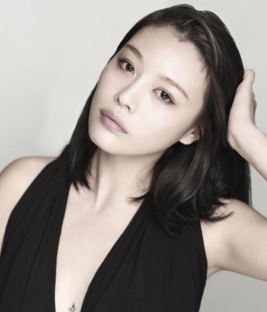2005年，葛荟婕被汪峰赶出家门，她苦苦哀求汪峰：“我好歹给你生了个孩子，你多少