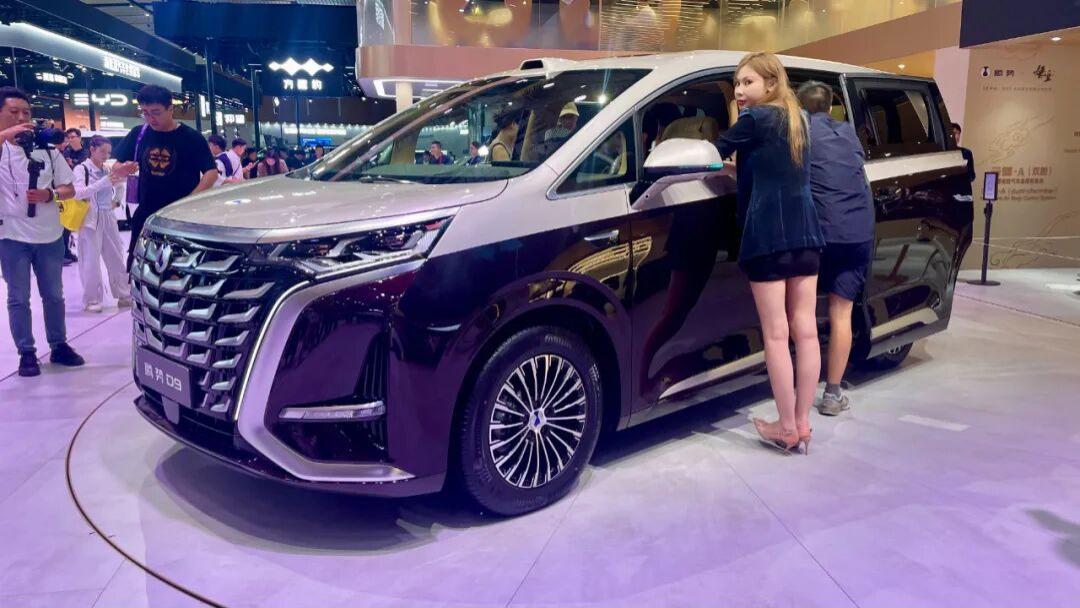 快评腾势D9：入门价来到30万元级，MPV销冠更稳了？