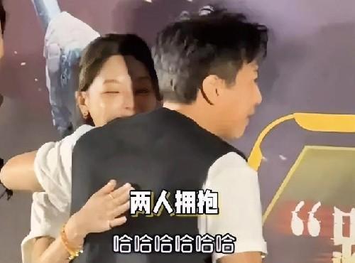 邓超辛芷蕾在《刺杀小说家2》首映礼上的互动，不仅展现了影帝影后的默契，更传递出对