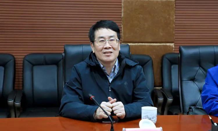 宗馥莉、宗泽后，支持哪一个？
宗馥莉的亲叔叔宗泽后认为小三杜建英，拥有宗庆后的合
