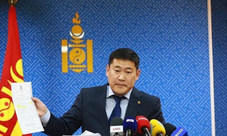 部分地方存在无需高考的“开挂人生”。外蒙古前总理奥云额尔登，中学便传出身怀“60