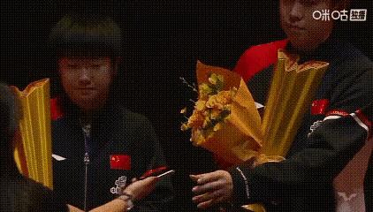 咋回事？
这次怎么王楚钦掌镜了呢？
头哥以前可都是事事有回应，事事不做主啊！
今
