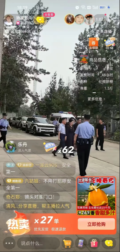 法院通道的顶灯闪了第三下，许妈按着胃部快步走过警戒线。刘律的公文包敞着最外层拉链