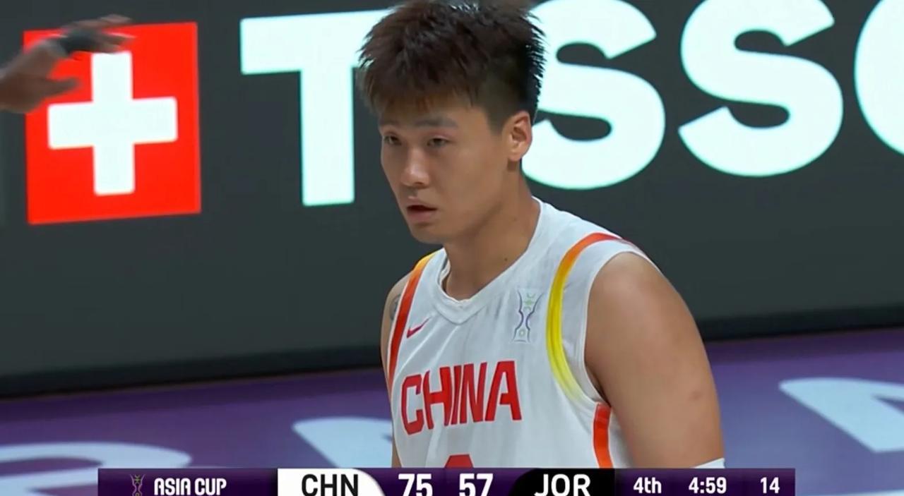 亚洲杯小组赛中国男篮90：68战胜了约旦队。本场开局中国打了对手17：0，之后约