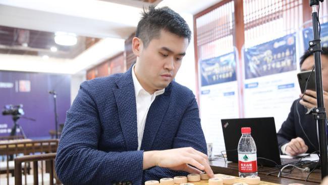 王天一郑惟桐禁赛，越南夺得世锦赛冠军，现役棋手谁能胜赖理兄？