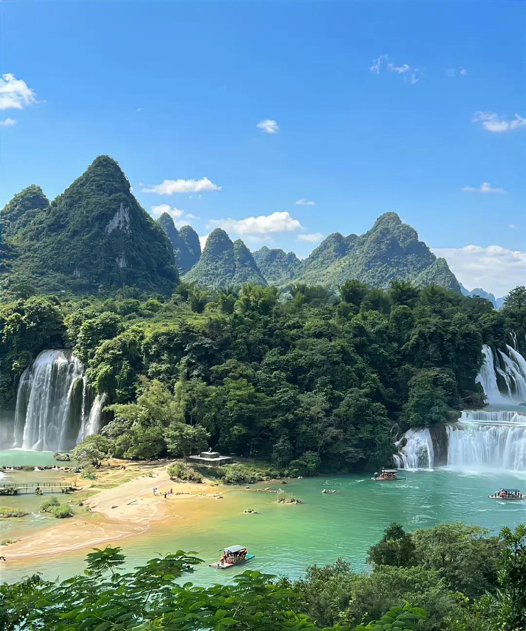 一位网友说：
“如果你去做SPA，柔式，抓龙筋，千万不要为难技师，他们挣点钱也不