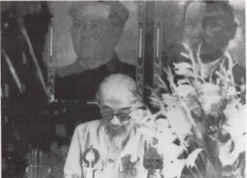 1951年7月，贵州省人民政府副主席周素园在第一届各族各界人民代表会议上致开幕词