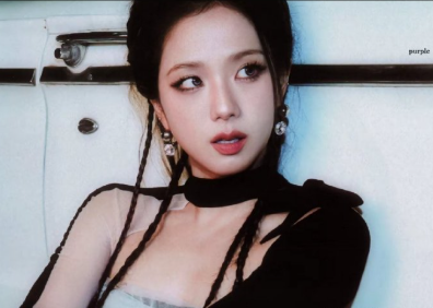 演唱会烟熏妆太绝了，冷棕色调衬得姐姐五官立体又神秘，眼神魅惑中带着破碎感，舞台表