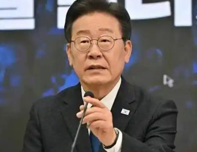 韩国总统罕见承认了！
9月22日，韩国总统李在明在路透社专访里抛出的“1997年