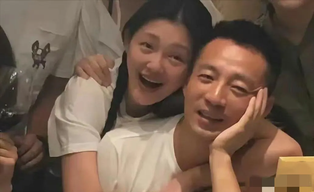 有个事，
我一直不敢说，
其实他俩不是一路人，不可能白头到老的，就算没有出轨也长