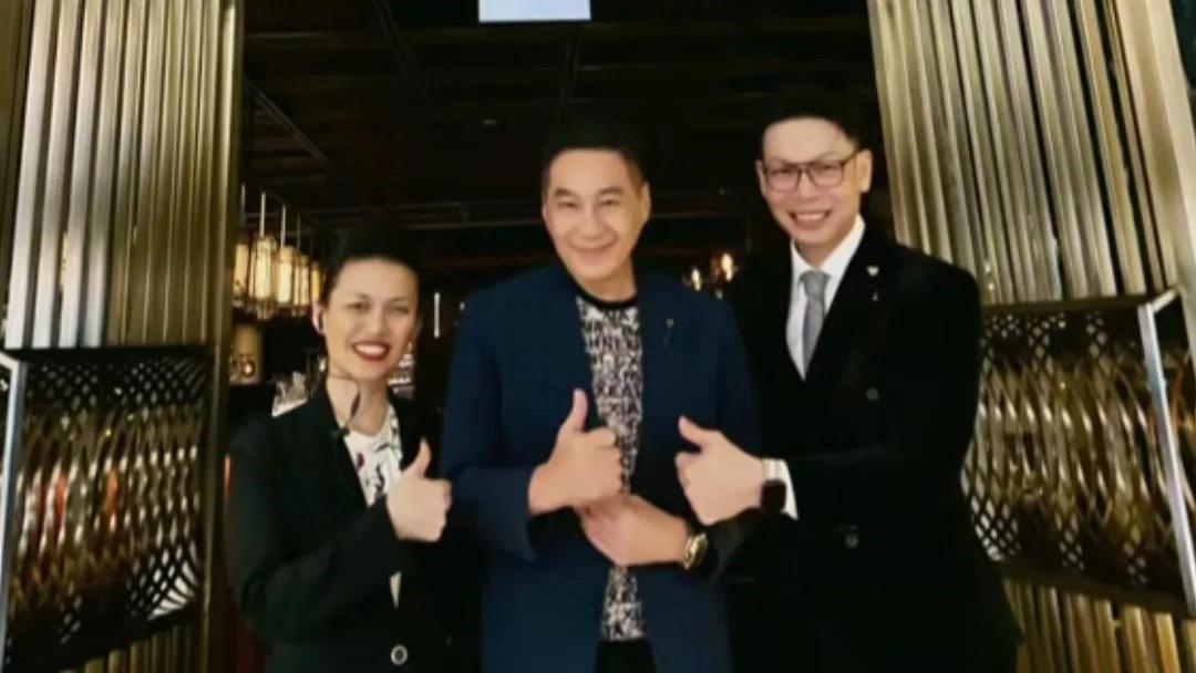 歌手文章新加坡庆65岁生日，三层豪宅排场超大气