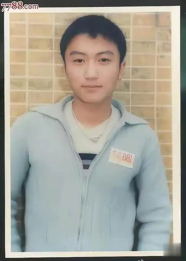 谢霆锋早期长这样？没有人离得开包装啊


