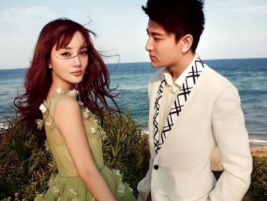 李小璐和贾乃亮曾是娱乐圈令人羡慕的一对，2012 年结婚，2014 年女儿甜馨出