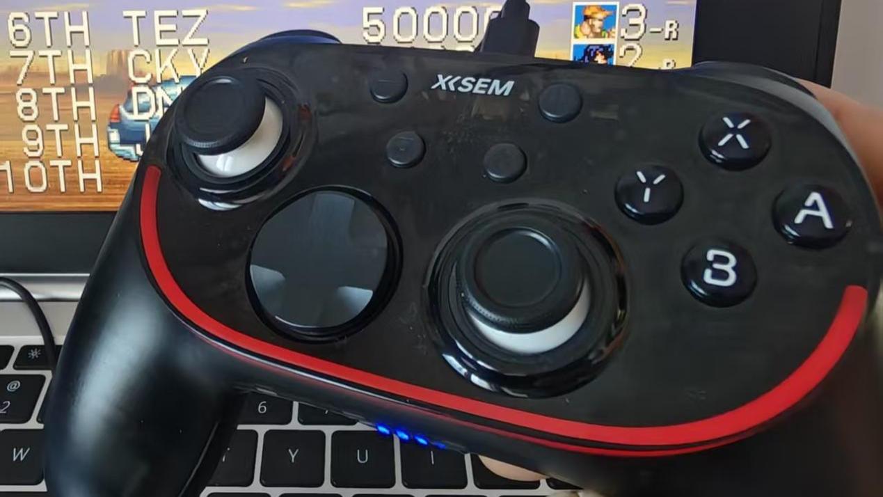 西圣GC1游戏手柄：200元价位让手感、操控颠覆想象！