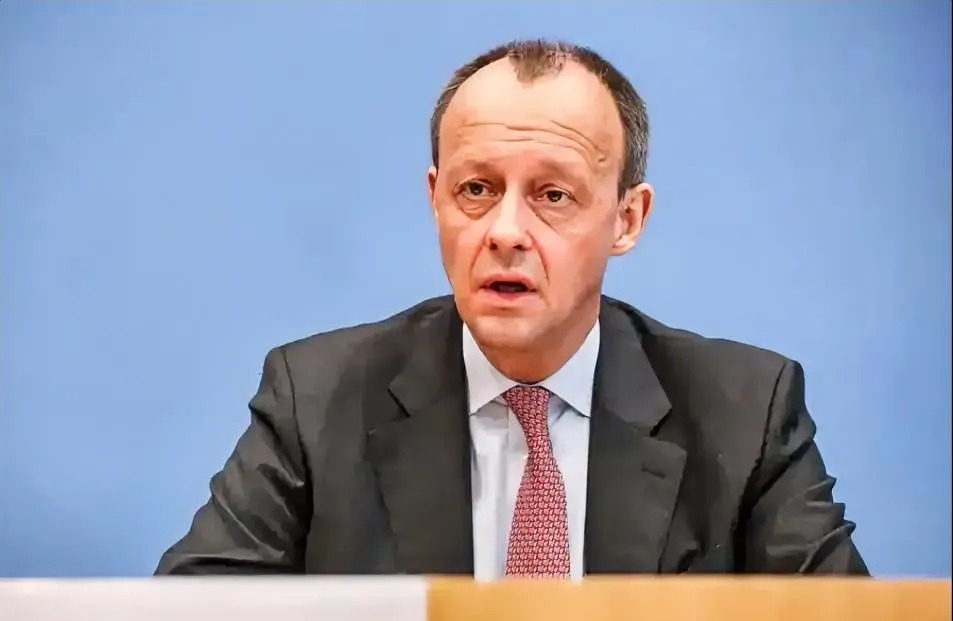 德国英国抱团了，互相帮忙真不错











啥？德国竟然和英国搞到一块