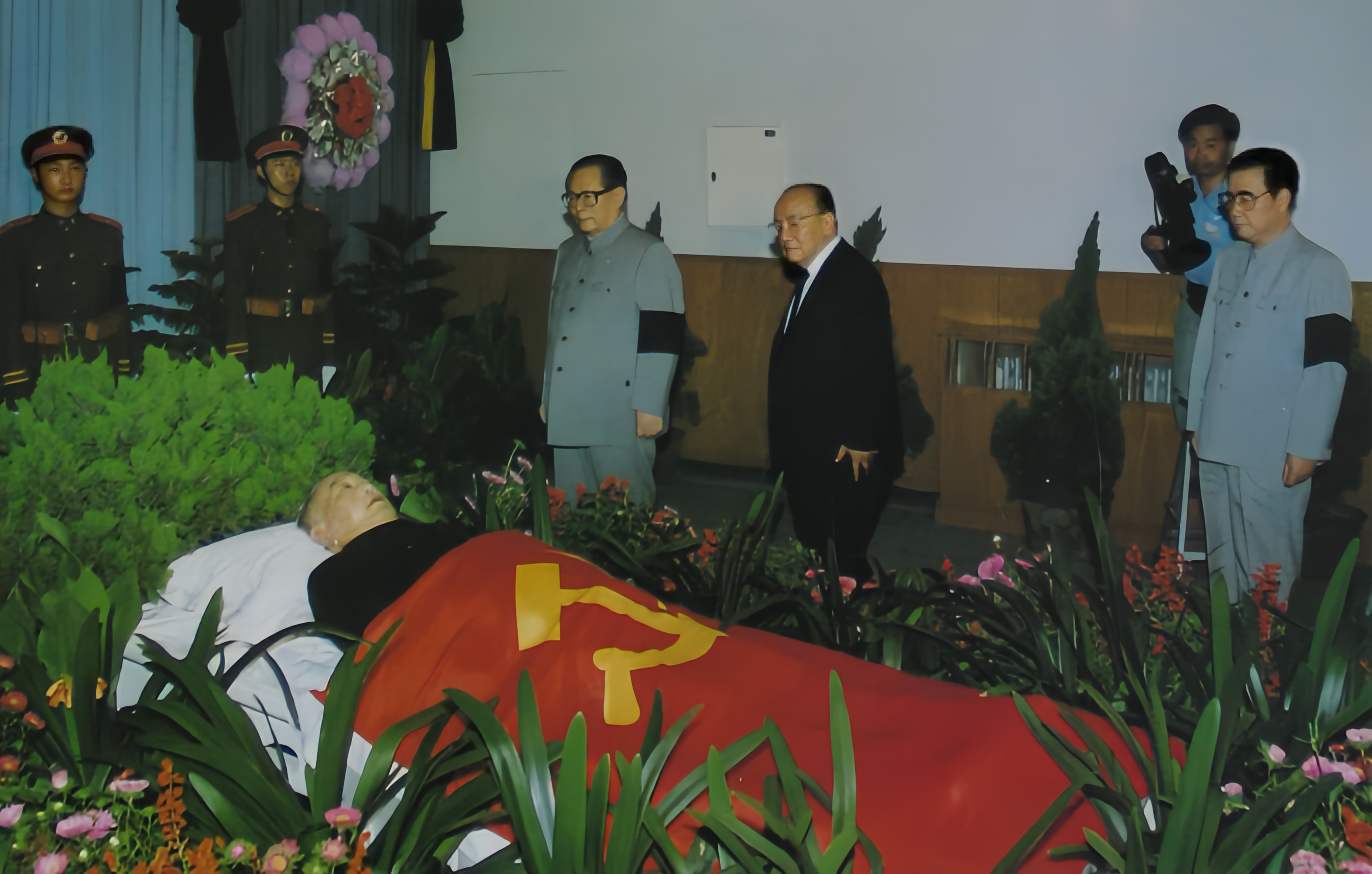 1992年，红四方面军的传奇老将李先念与世长辞，享年83岁。他和毛主席一样都担任
